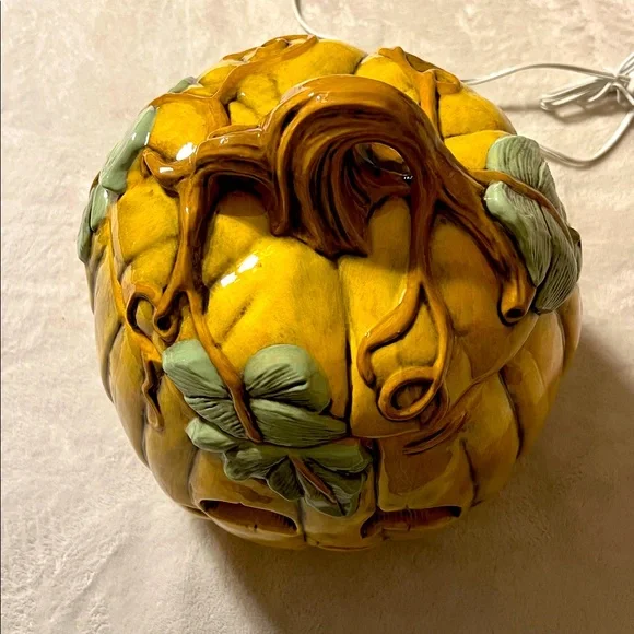Vintage Halloween 🎃 Ceramic Pumpkin Lantern - Yellow and Green. NWOT